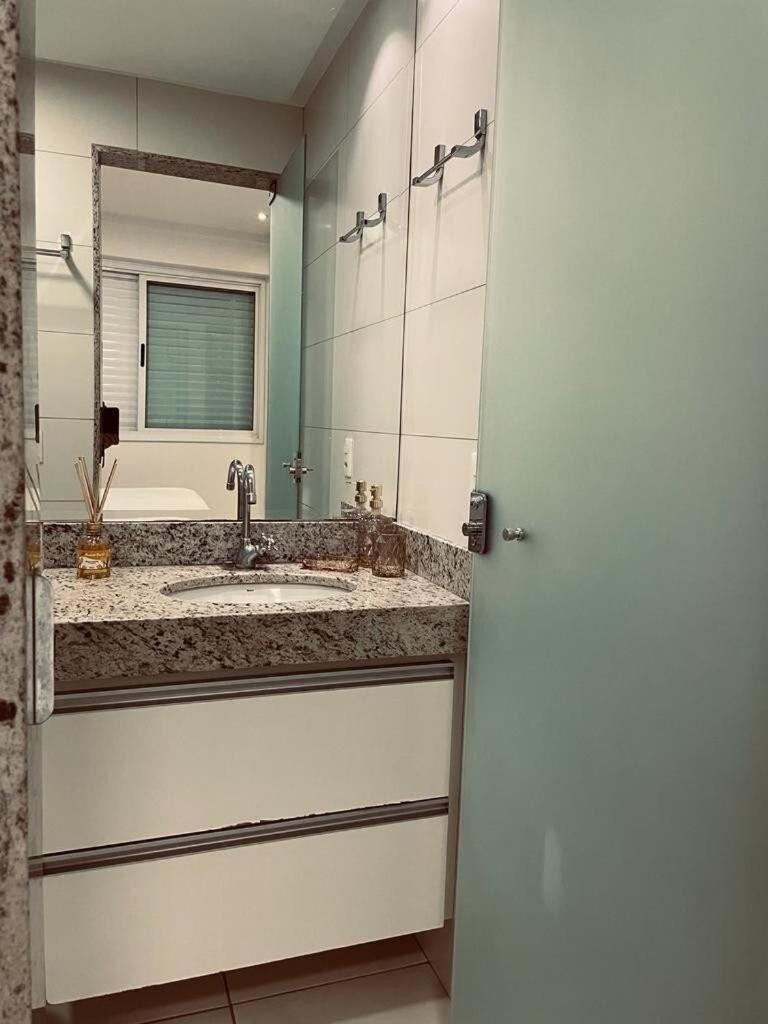 2 Qts.| 4 Hosp. | Ao Lado Do Goiania Shopping Apartment Luaran gambar